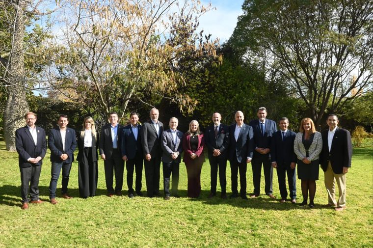 La comitiva de EEUU fue recibida por funcionarios mendocinos.
