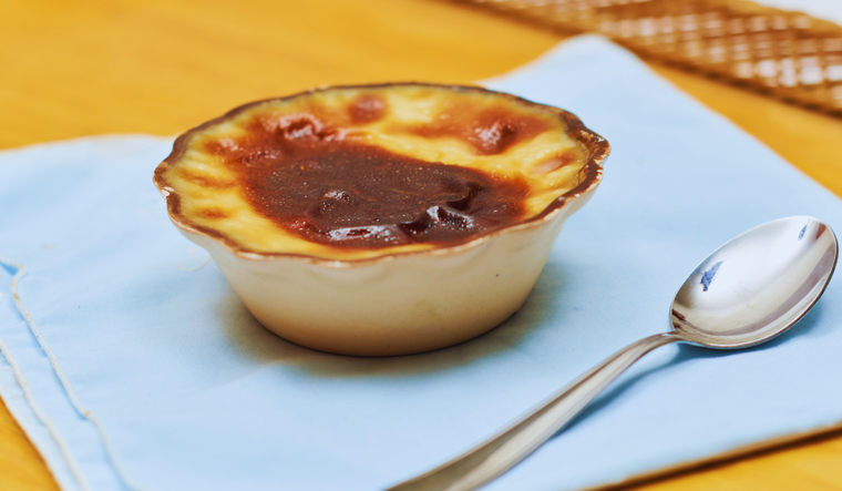 La receta ha pasado de generación en generación y, aun con variaciones, mantiene el equilibrio clásico entre leche, vainilla y canela.