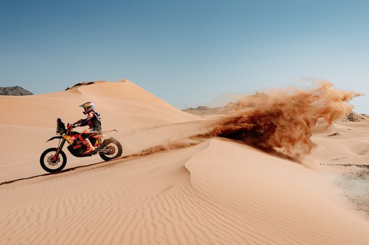 Luciano Benavides sigue destacándose en el Rally Dakar.