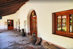 Los intrusos rompieron cristales y candados. Foto: Google Maps