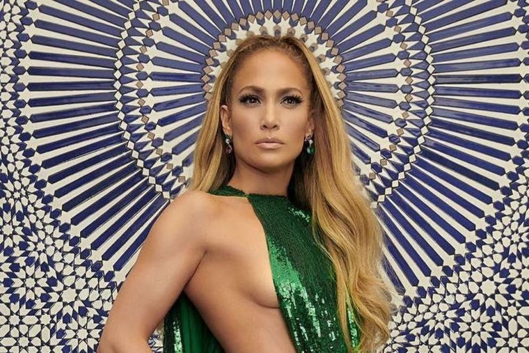 La belleza de Jennifer: hoy es noticia también por los vasos que usa para sus bebidas. Foto: Yahoo Vida y Estilo