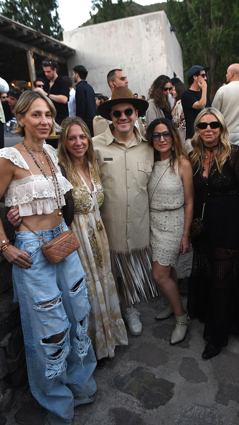 Paola Varo, Fernanda Vila, Federico Croce, Fernanda Díaz y Marcela Terranova. Paola Varo, Fernanda Vila, Federico Croce, Fernanda Díaz y Marcela Terranova.