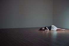 Un segmento de la sociedad descrita en Una vida muy privada no tiene contacto físico con absolutamente nadie y cada persona habita en su propio espacio aislado. Foto: GETTY IMAGES