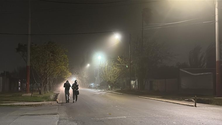 El ingreso del viento sur se hizo sentir con intensidad durante la noche del viernes.