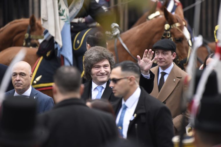 Javier Milei llegó a la Catedral Metropolitana sin Victoria Villarruel. Javier Milei llegó a la Catedral Metropolitana sin Victoria Villarruel.