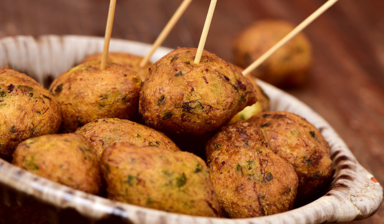Sabor navideño en cada buñuelo: receta clásica de bacalao Foto: Shutterstock