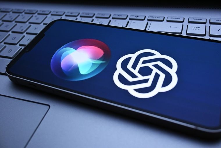 El futuro de Siri: Apple podría usar la tecnología de ChatGPT para potenciar su asistente. El futuro de Siri: Apple podría usar la tecnología de ChatGPT para potenciar su asistente.