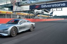 record: un mercedes benz electrico recorrio 1.202 km con una carga