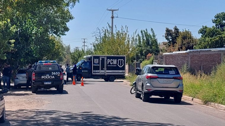 Efectivos policiales trabajan en la zona del hallazgo. Foto: Rodrigo DAngelo / MDZ
