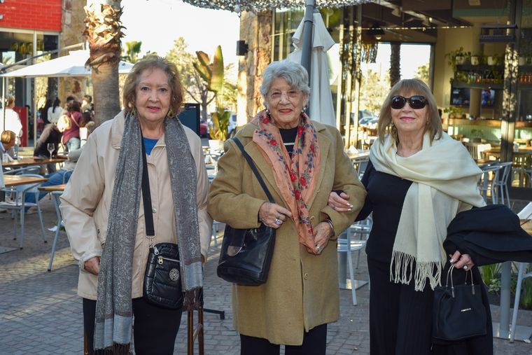 Palmares reunió a grupos de todas las edades en la mediatarde por el Día del Amigo. Palmares reunió a grupos de todas las edades en la mediatarde por el Día del Amigo.