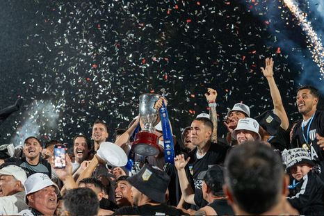 Gimnasia consiguió el ascenso a la Primera División del fútbol argentino. Gimnasia consiguió el ascenso a la Primera División del fútbol argentino.