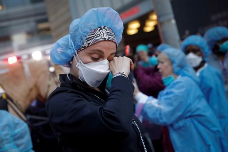 Los hospitales han suspendido las intervenciones no esenciales.