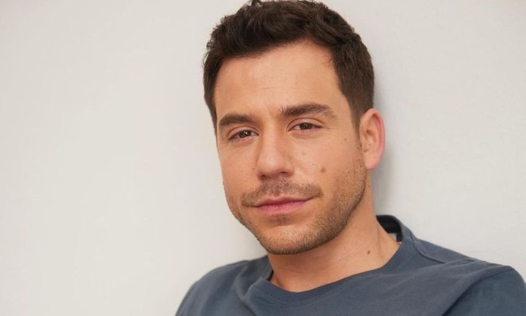 Fer Dente confesó qué famoso fue su primer amor en la adolescencia El actor y conductor reveló una historia oculta Foto: @ferdente
