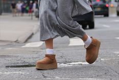 ¿Las tienes en tu armario? Las botas de corderito regresan para conquistar los looks más chic Foto: Shoppenauer