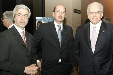 MDZol | De izquiera a derecha: Daniel Salazar, vice presidente de Victoria, José Dodero, el gerente de Marketing de la empresa y Sebastián Bagó, presidente de Bagó. Foto: Gentileza Fernando Grosso