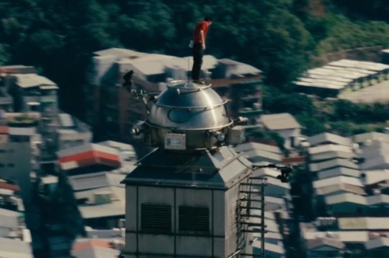 Alex Honnold logró escalar el rascacielos en 1 hora, 31 minutos y 34 segundos.