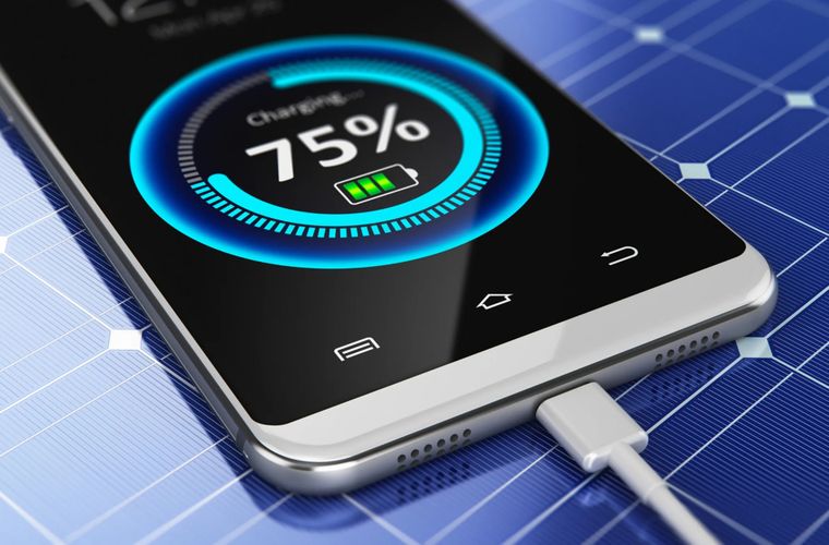 La primera carga de un smartphone ya no requiere las antiguas recomendaciones: las baterías de litio funcionan de manera distinta a las de hace décadas.