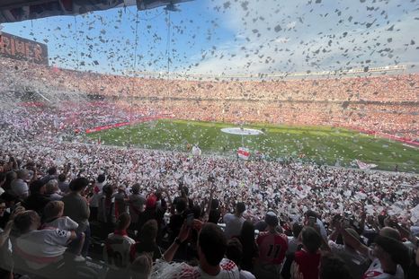 Las mejores imágenes del Superclásico entre River y Boca. Las mejores imágenes del Superclásico entre River y Boca.