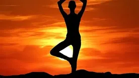 El yoga se presenta como una forma de movimiento consciente que integra todos los aspectos del bienestar. El yoga se presenta como una forma de movimiento consciente que integra todos los aspectos del bienestar.