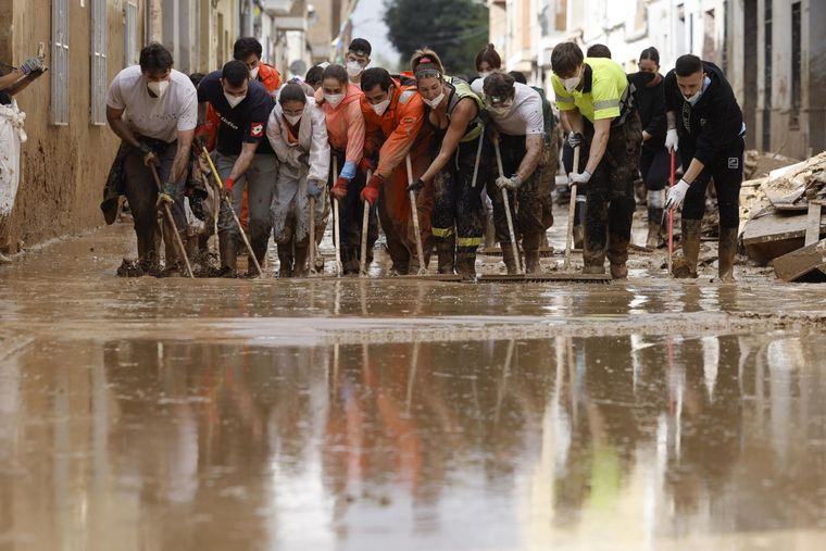 La recuperación de Valencia tras la DANA Foto: EFE