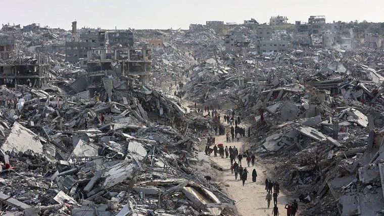 La campaña militar de Israel, que ha incluido intensos ataques aéreos y la demolición controlada de edificios e infraestructura, ha dejado gran parte de Gaza en ruinas.