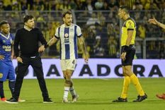 El Cacique de frente al árbitro del partido. Foto: FotoBaires El Cacique de frente al árbitro del partido. Foto: FotoBaires