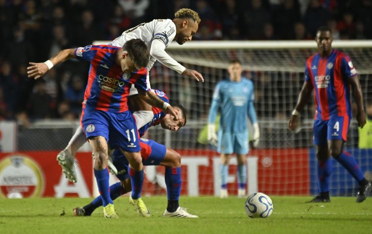 Neymar es titular en la visita de Santos a San Lorenzo por la Sudamericana.