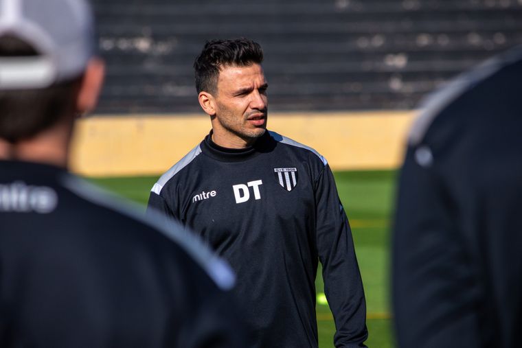 Ariel Broggi, el DT de Gimnasia. 