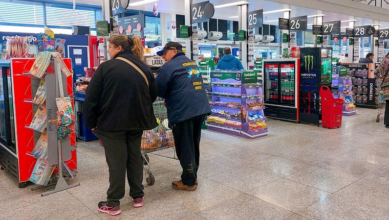 Inflacion bajo consumo alimentos supermercado hipermercado suba de precios canasta basica familiar (13).jpg