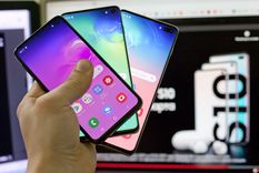 Supermercados ofrecen celulares con descuento.