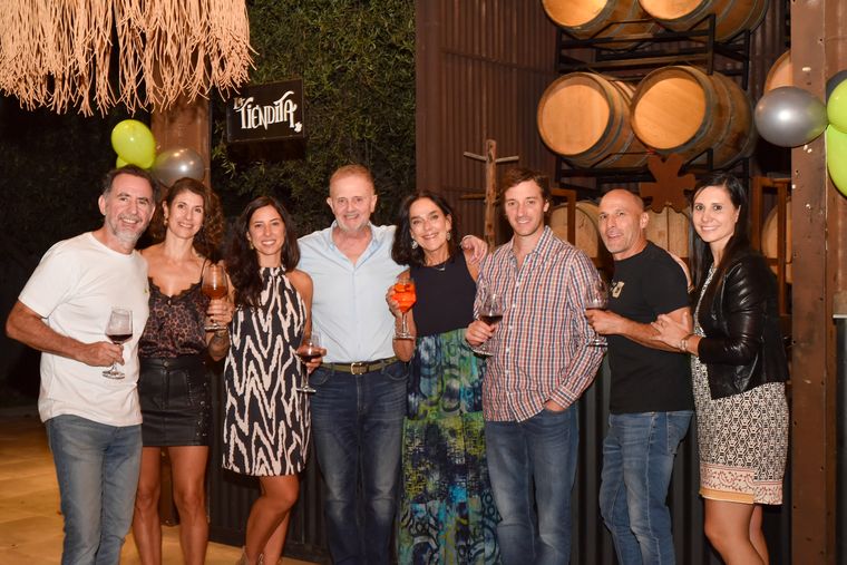 Fernando Games, Carolina Morgani, Virginia Conesa, Carlos Orrego, Elena Molina, Gabriel Marcón, Lucas Gutiérrez, Andrea Ojeda. Fernando Games, Carolina Morgani, Virginia Conesa, Carlos Orrego, Elena Molina, Gabriel Marcón, Lucas Gutiérrez, Andrea Ojeda.