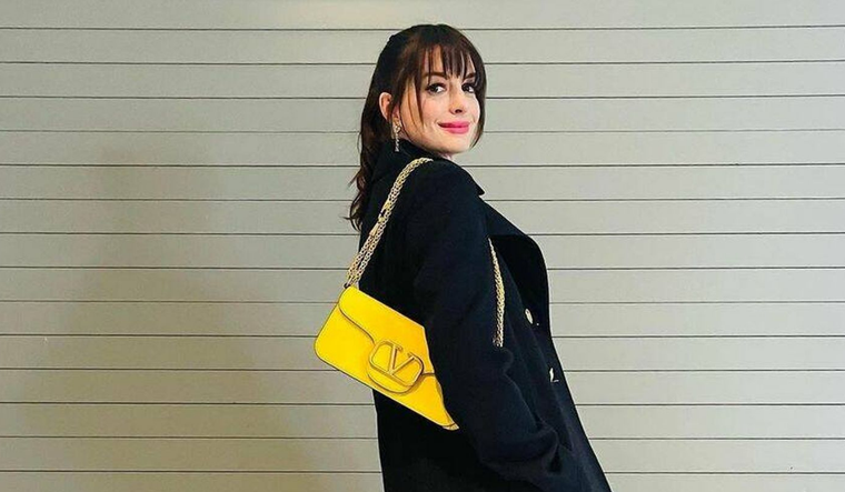 Anne Hathaway es una gran defensora del flequillo.