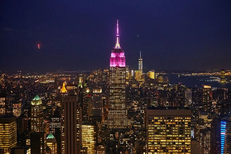 Todos los edificios del mundo que se iluminan de rosa este octubre Foto: Glamour