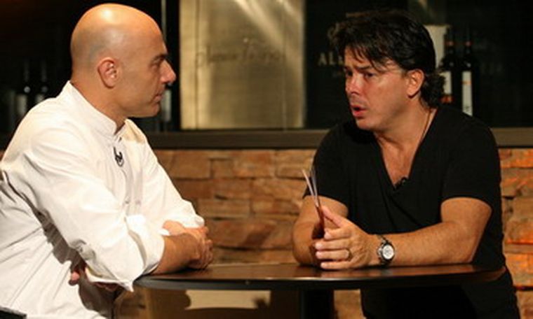 Dos grandes de la cocina: Germán Martitegui dialogando con Donato Di Santis. Foto: Gentileza