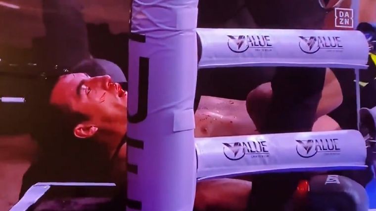 El mexicano Julián Fernández recibió un duro castigo.