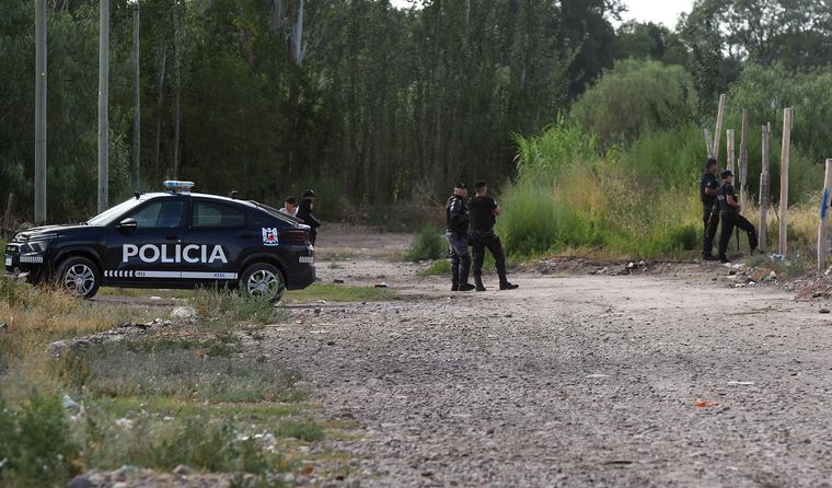 La usurpación requirió de la intervención de efectivos policiales para negociar por el desalojo.
