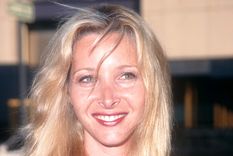 Foto: https://www.infobae.com/teleshow/2021/08/08/lisa-kudrow-la-actriz-de-coeficiente-intelectual-brillante-que-nacio-con-35-anos-y-tiene-sensibles-diferencias-con-su-adorada-phoebe-buffay/