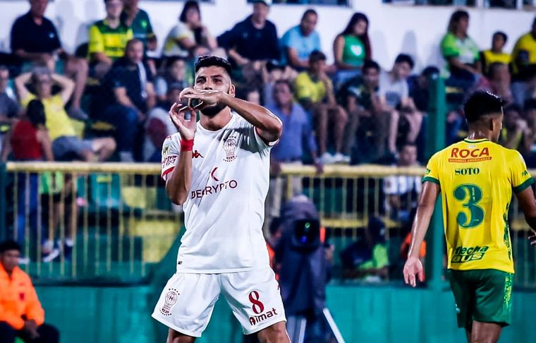 Defensa y Justicia - Huracán El Globo ganó 4 a 2 en un entretenido partido en Florencio Varela.