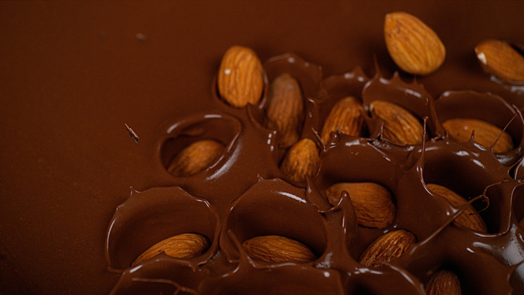 La receta de almendras bañadas en chocolate se usa mucho para regalos caseros. La receta de almendras bañadas en chocolate se usa mucho para regalos caseros.