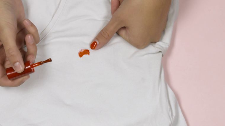 Truco mágico: Descubre cómo quitar el esmalte de uñas de la ropa sin dañarla