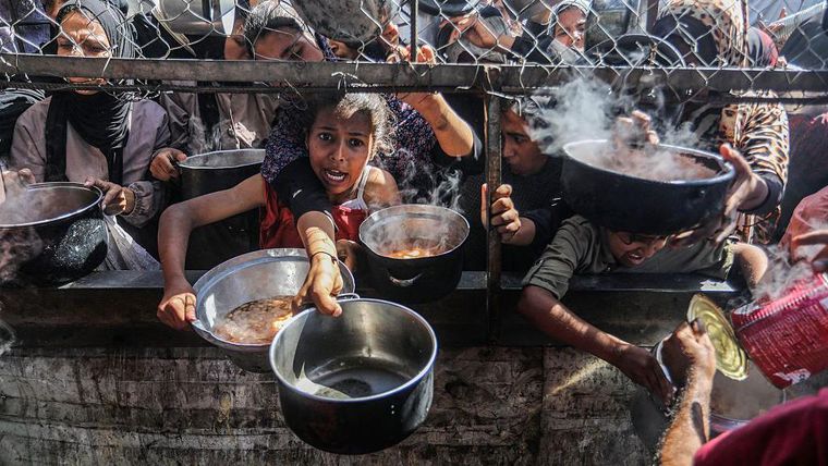 Se depositan alimentos en las fronteras pero no se permite su entrada pese a que la población de Gaza se muere de hambre