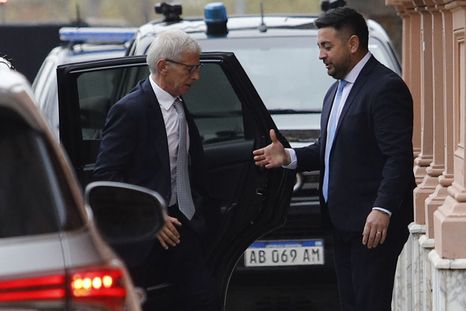 Mariano Cúneo Libarona le presentó su renuncia a Javier Milei y dejó de ser el ministro de Justicia. Mariano Cúneo Libarona le presentó su renuncia a Javier Milei y dejó de ser el ministro de Justicia.