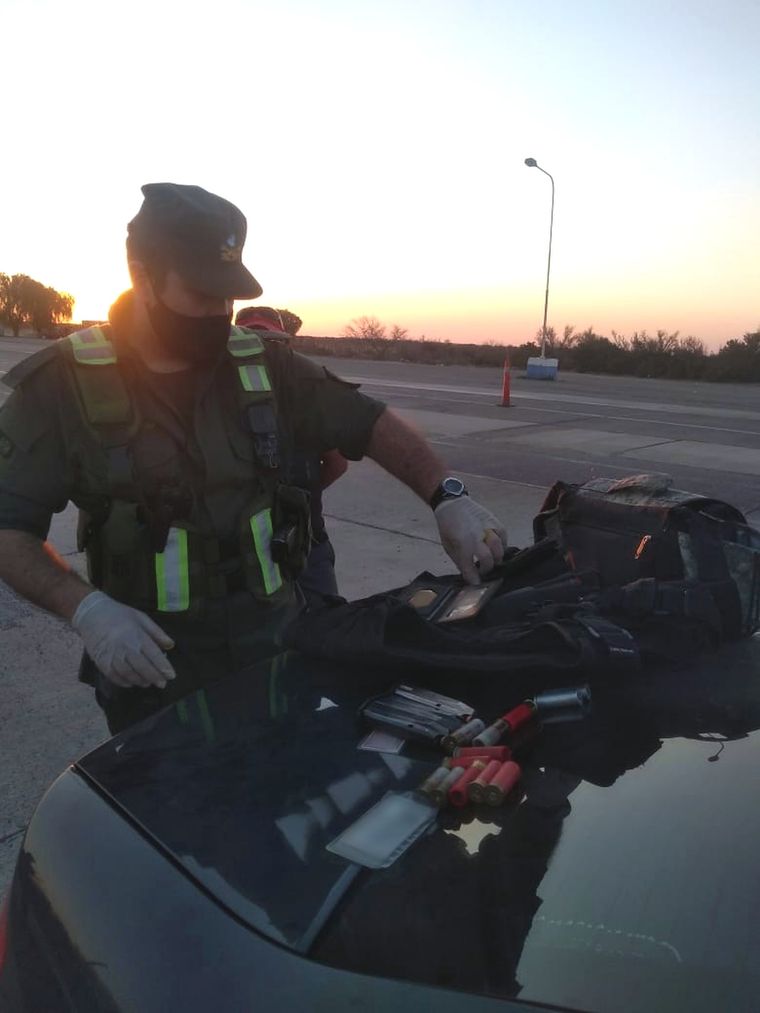 Los sospechosos intentaban circular por la provincia fuertemente armados