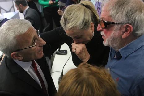 La familia de la víctima durante la lectura de la sentencia contra Carmona Foto: NA