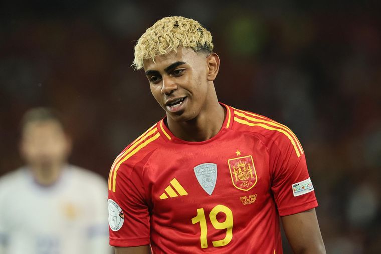 Lamine Yamal fue defendido por Kylian Mbappé tras las críticas que recibió en redes. Lamine Yamal fue defendido por Kylian Mbappé tras las críticas que recibió en redes.