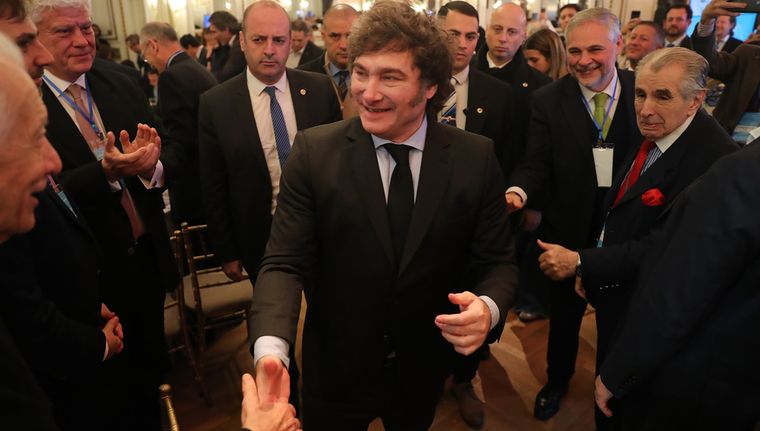 Javier Milei expuso ante empresarios en el Hotel Alvear Foto: Presidencia