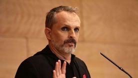 Miguel Bosé y su expareja, Nacho Palau, viajaron junto con sus hijos a Mallorca, España, para pasar unos días de vacaciones.