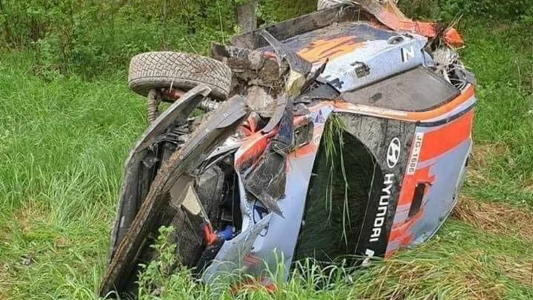 Así quedó el auto de Neuville.