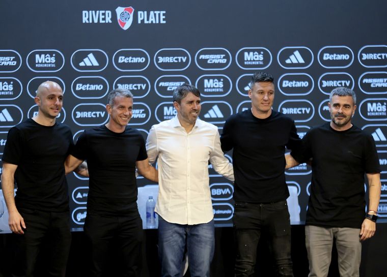 El Chacho Coudet presentó a su cuerpo técnico.