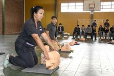 En situaciones de emergencia, saber cómo realizar un RCP y usar un DEA puede marcar la diferencia entre la vida y la muerte Foto: Municipalidad de Guaymallén